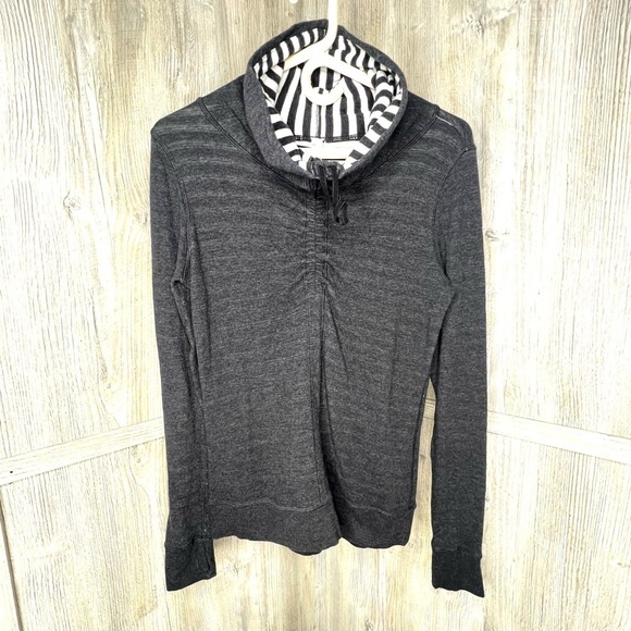 Lululemon In A Cinch Reversible Top - Picture 2 of 6